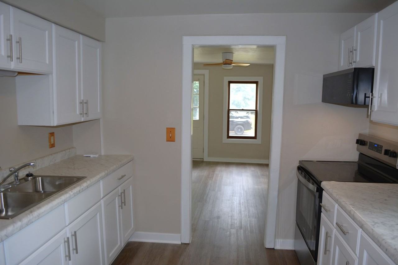 1704 9th St - Photo 2 of 18