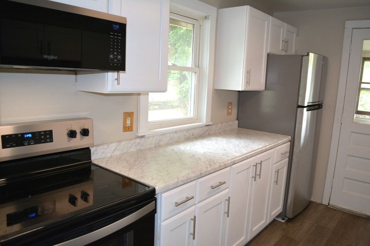 1704 9th St - Photo 3 of 18