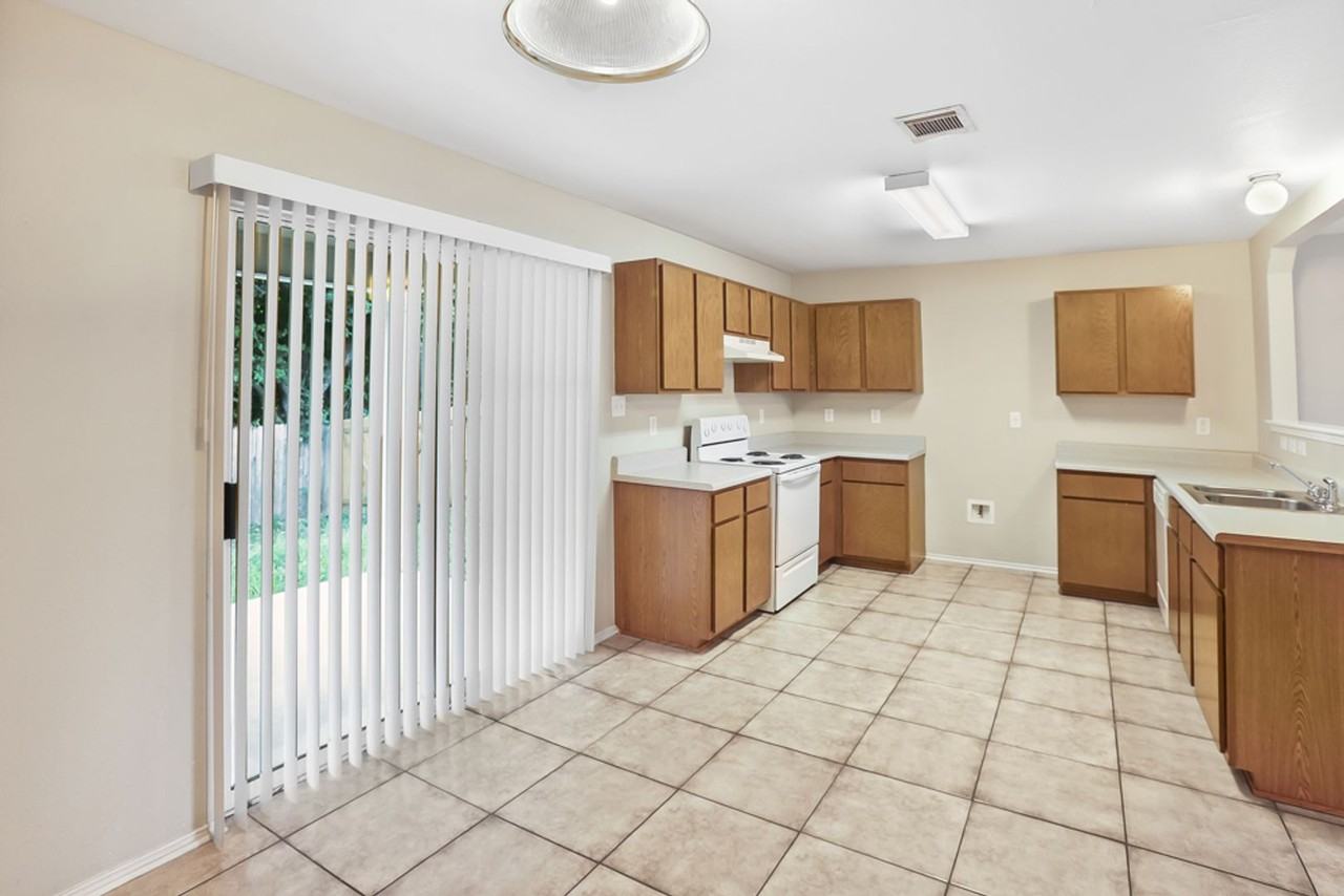 6246 Cypress Cir - Photo 7 of 25