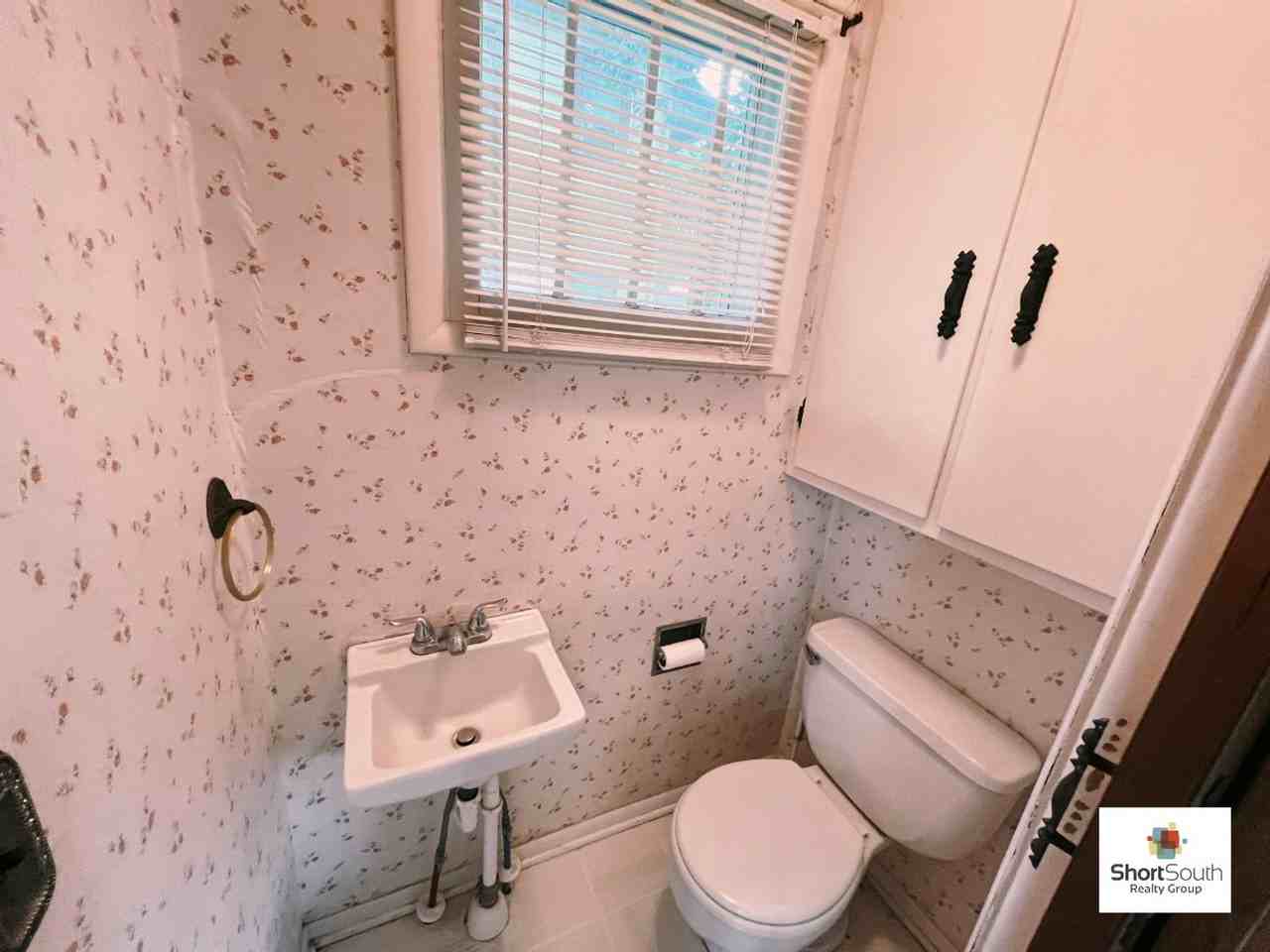 1117 Dayton St Sw - Photo 4 of 13