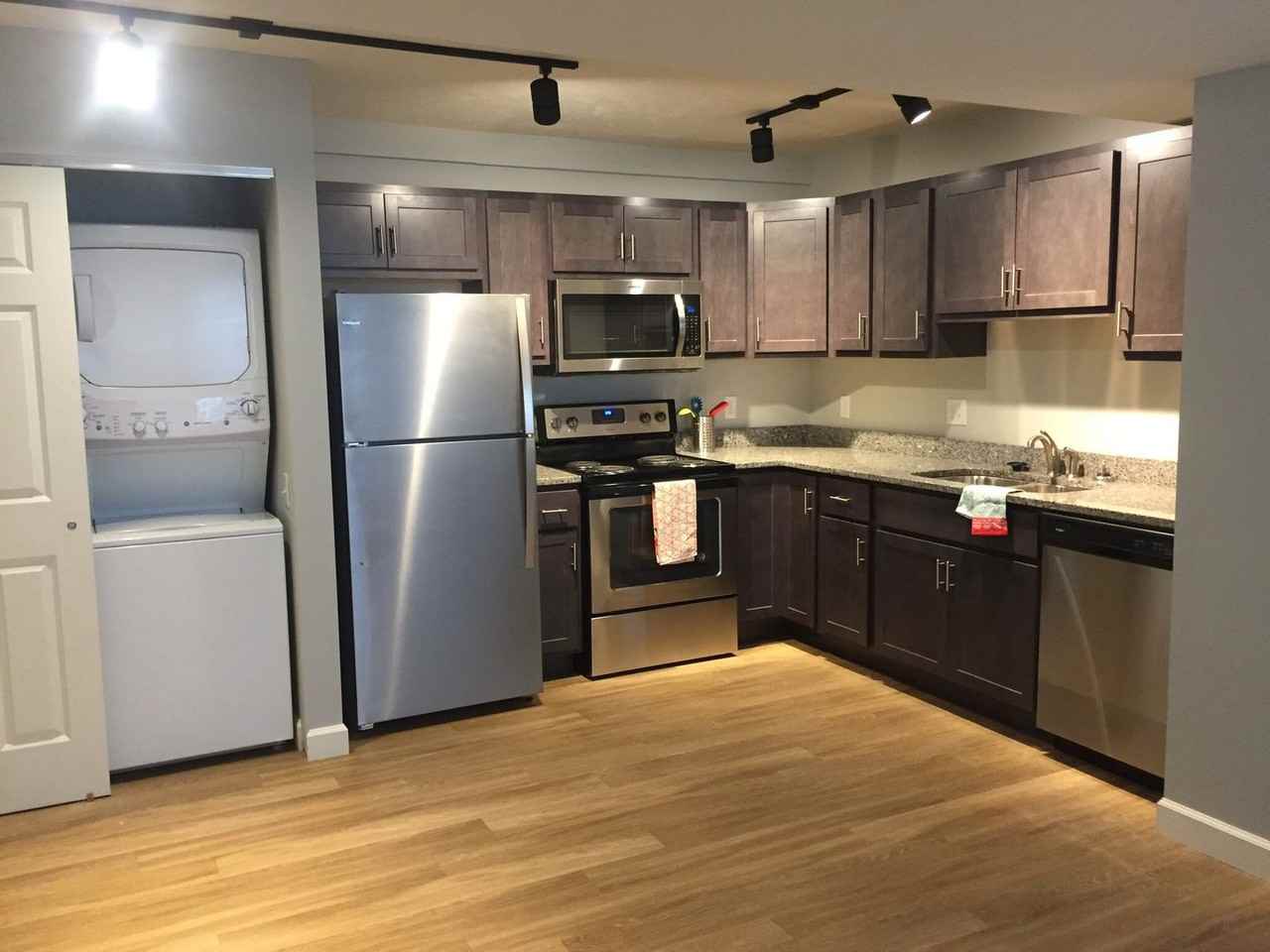 512 E Stoughton St - Photo 2 of 9