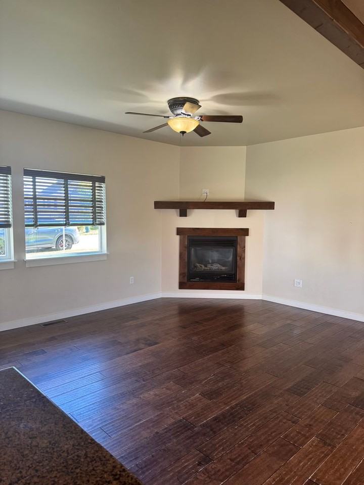 505 Christopher Way - Photo 2 of 14