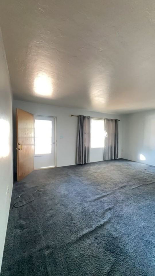 330 S Main Ave - Photo 4 of 31