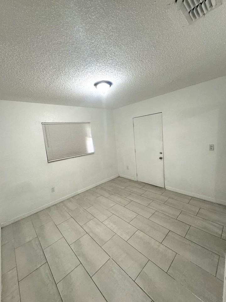 1347 W 2nd St - Photo 2 of 5