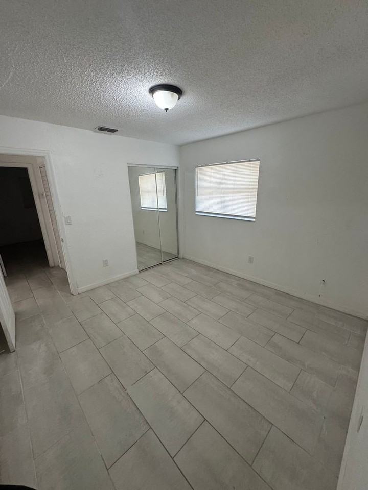 1347 W 2nd St - Photo 3 of 5