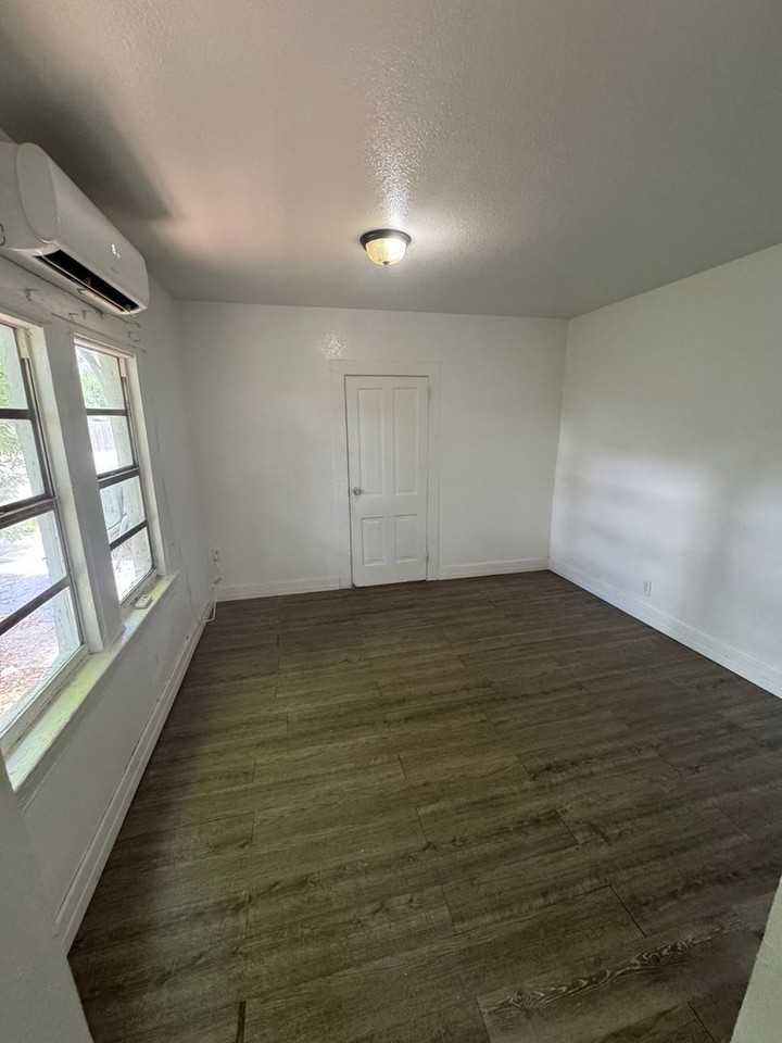 121 W 6th St - Photo 5 of 8