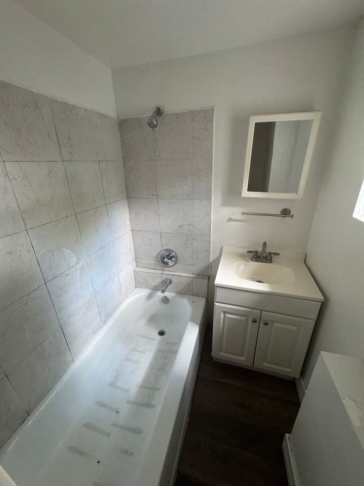 121 W 6th St - Photo 7 of 8