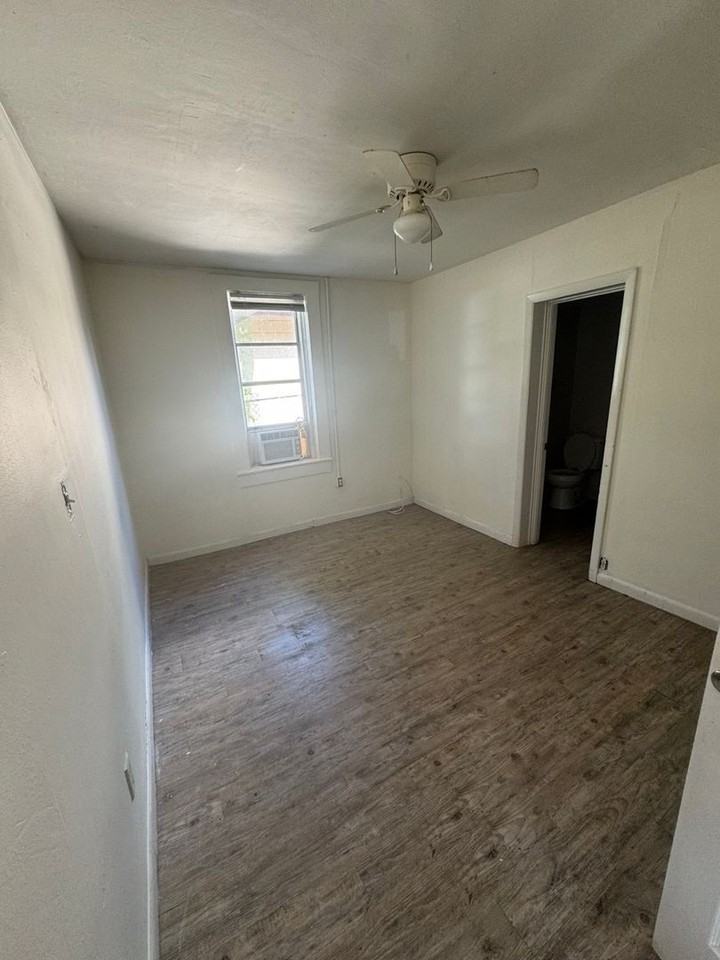 1138 Olive St - Photo 3 of 16