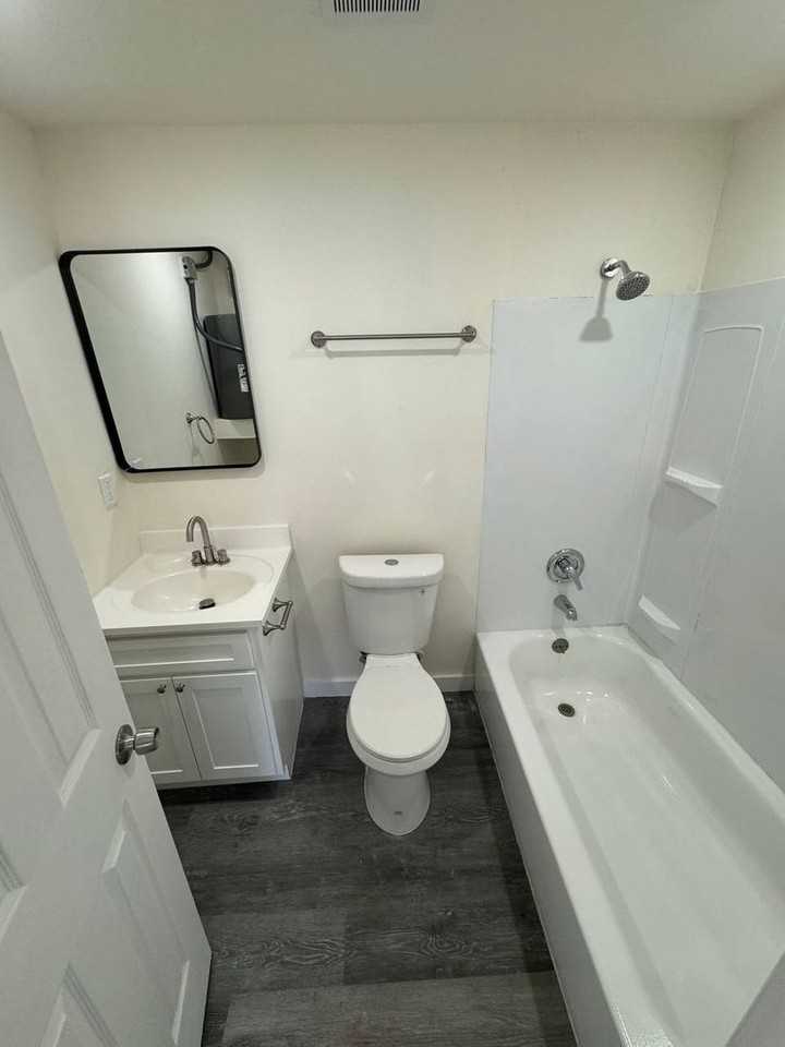 2837 Vermont Ave - Photo 2 of 5