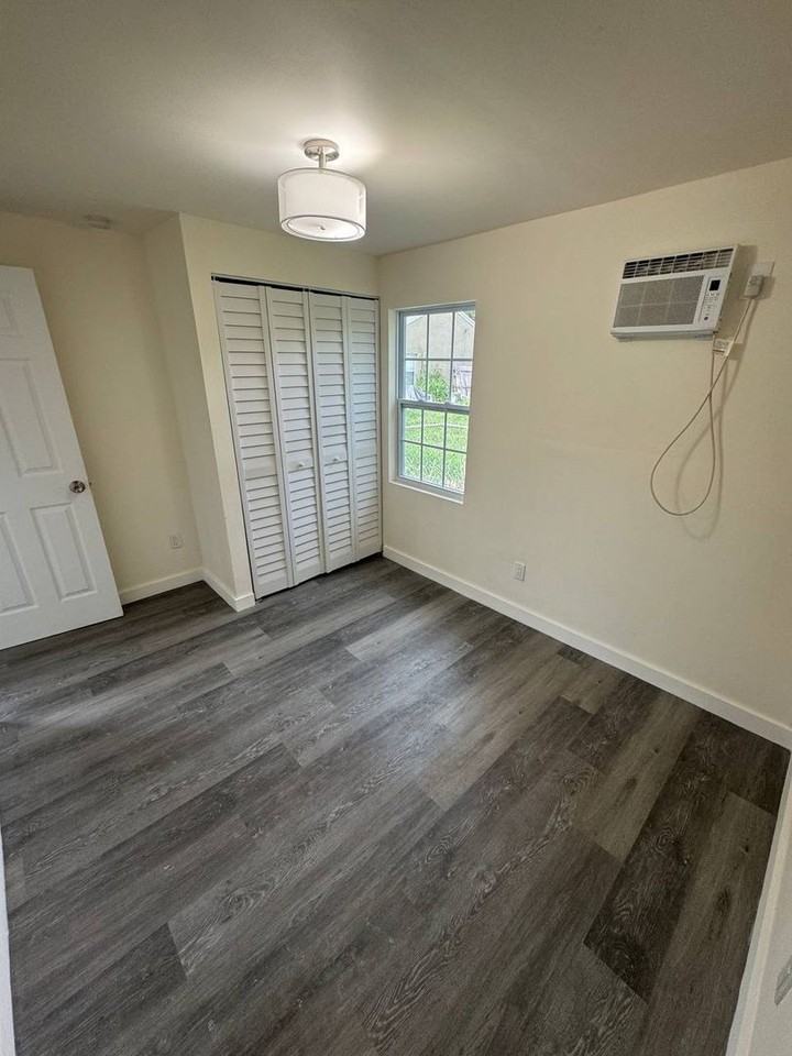 2837 Vermont Ave - Photo 3 of 5