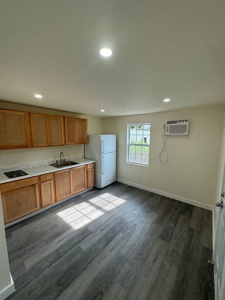 2837 Vermont Ave - Photo 5 of 5