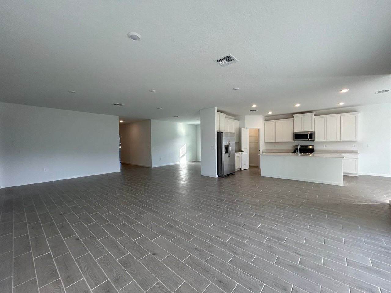 12419 Nw 139th Ct - Photo 3 of 38