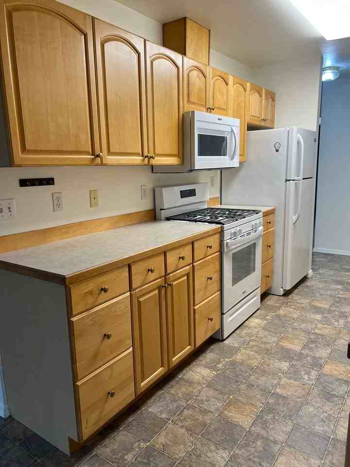 931 E Dan St - Photo 5 of 22