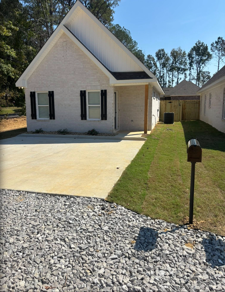 Charming Country Cottage – Available 1/1/26 Apartments - 53 Park Ln ...
