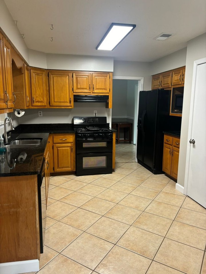 1520 Belmont Blvd - Photo 2 of 15