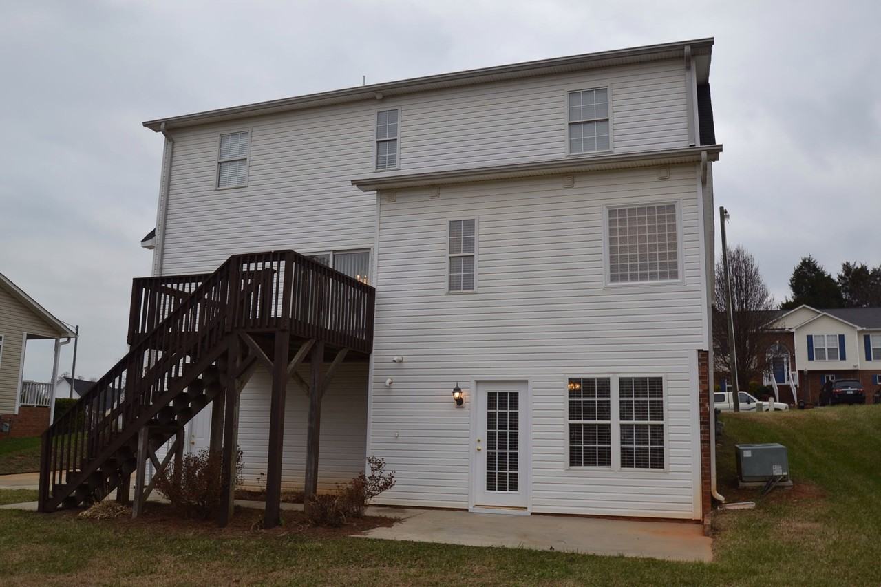 121 Sedge Meadow Dr - Photo 2 of 9