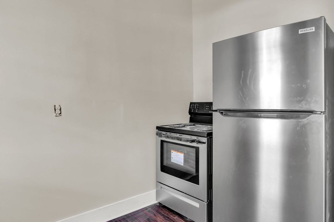 110 East Market Street - Photo 2 of 25