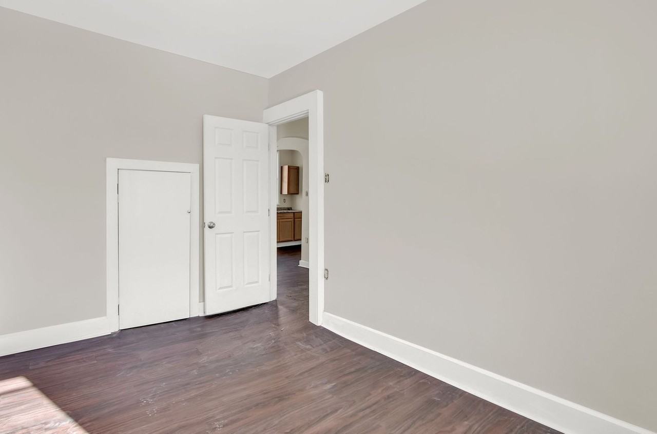 110 East Market Street - Photo 4 of 25