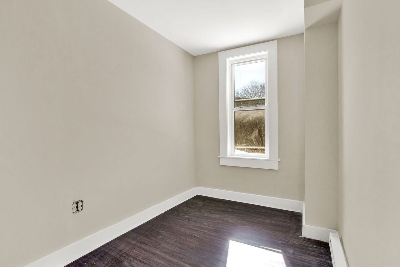 110 East Market Street - Photo 5 of 25