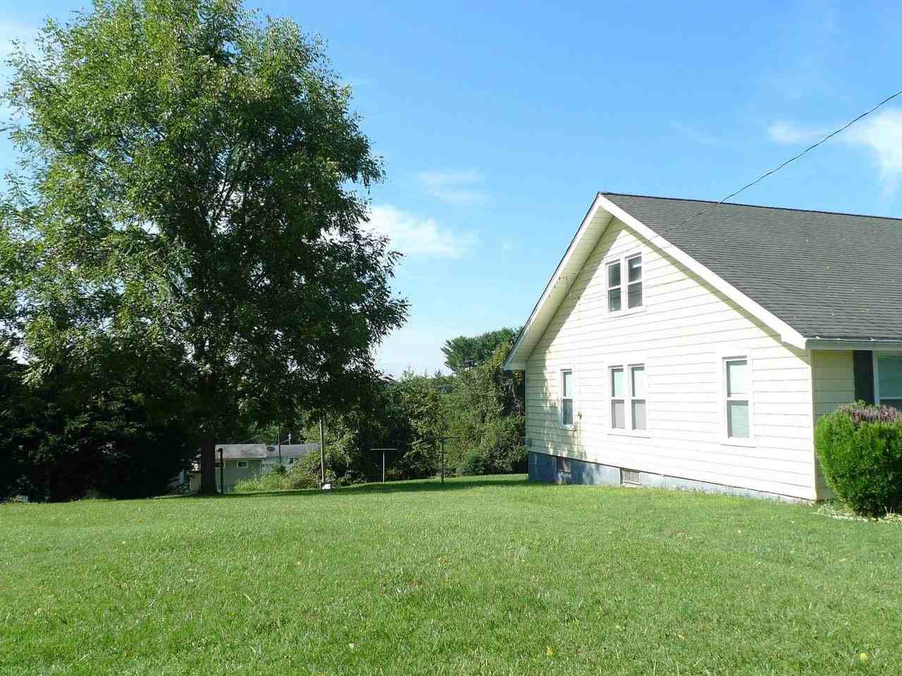 905 Gilbert St - Photo 2 of 36