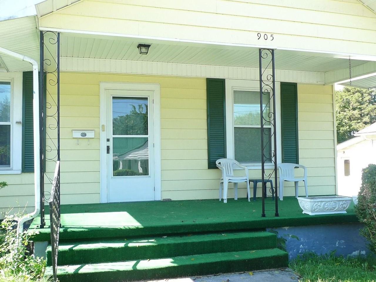 905 Gilbert St - Photo 4 of 36