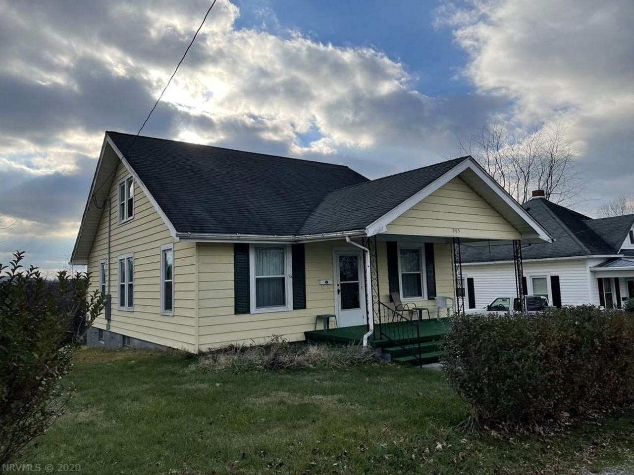 905 Gilbert St - Photo 5 of 36