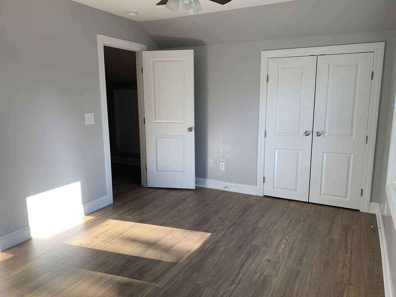 905 Gilbert St - Photo 4 of 35