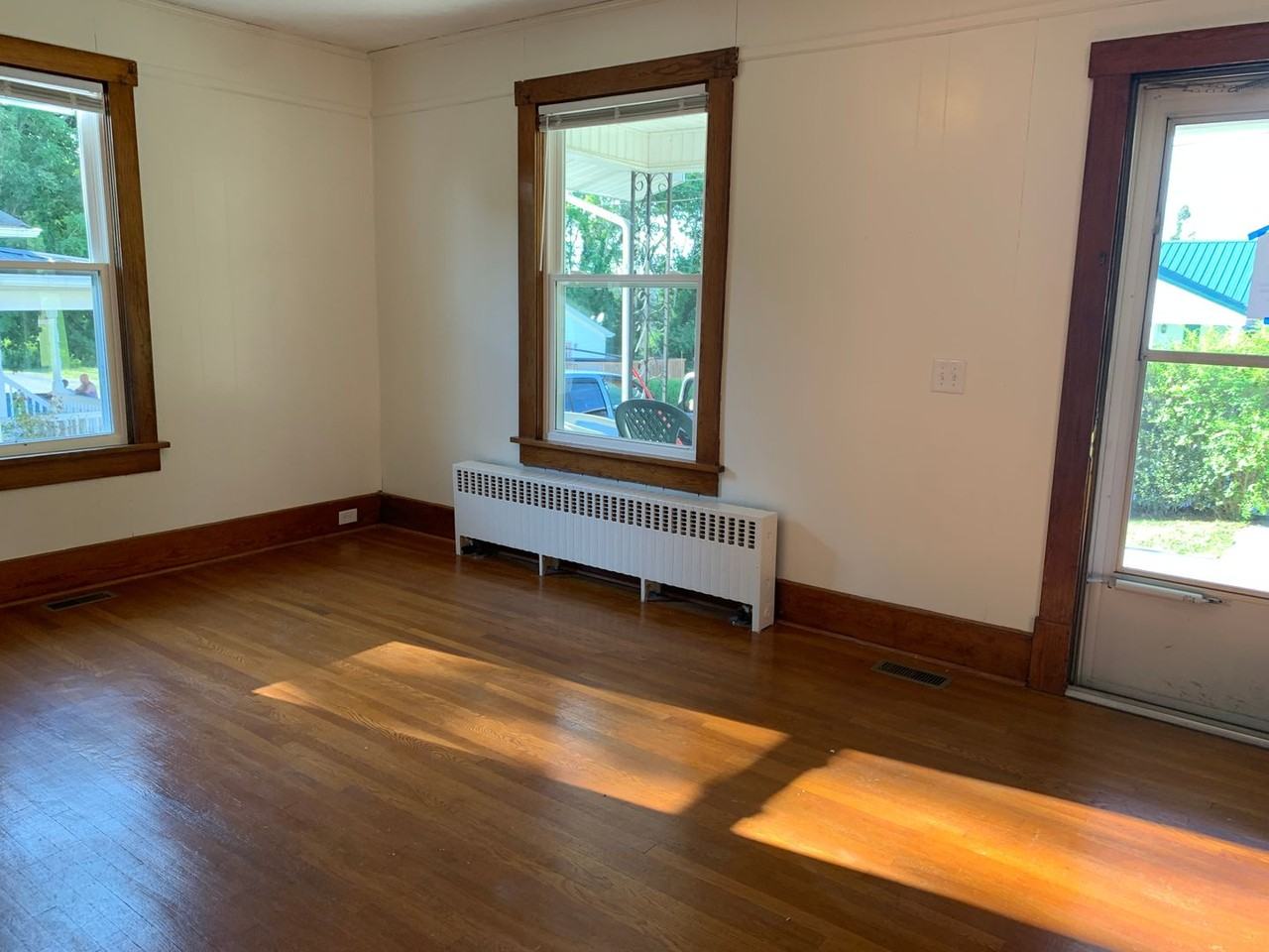 905 Gilbert St - Photo 7 of 35