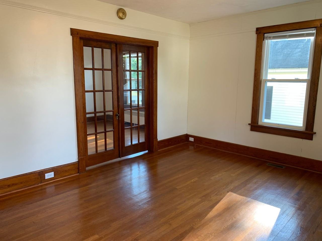 905 Gilbert St - Photo 6 of 35