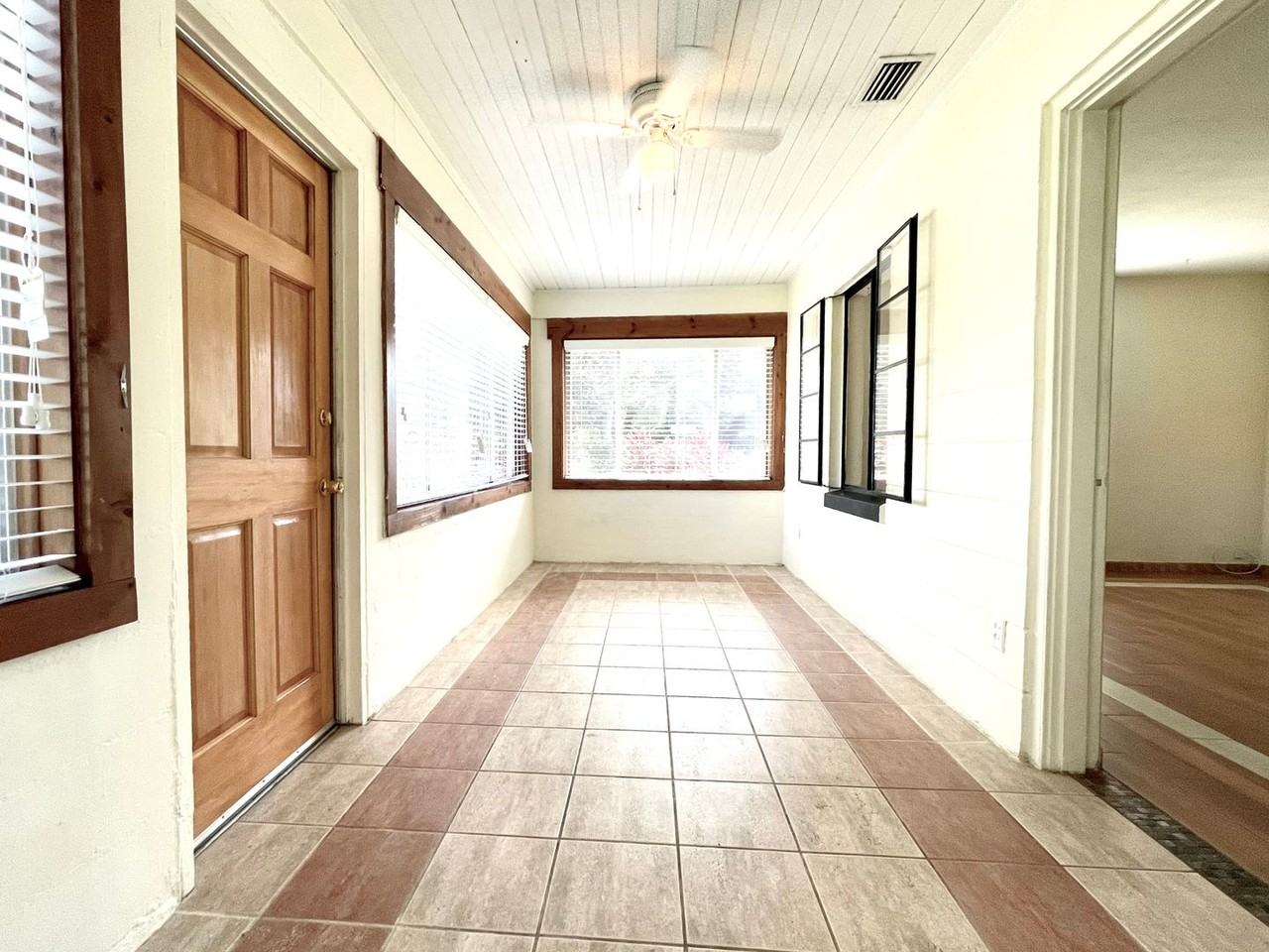 1100 Aragon Ave - Photo 2 of 11