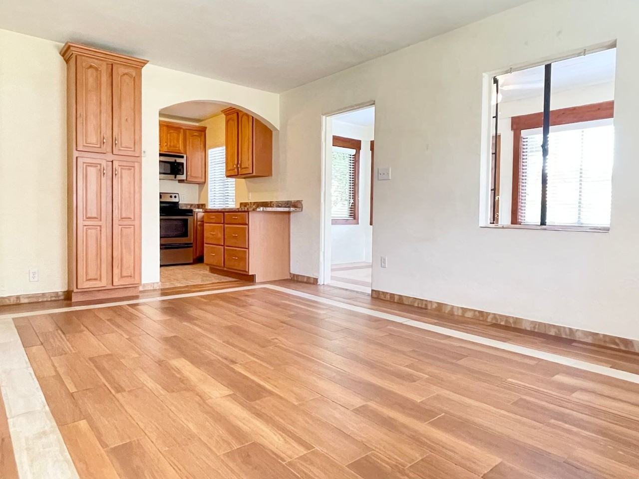 1100 Aragon Ave - Photo 3 of 11