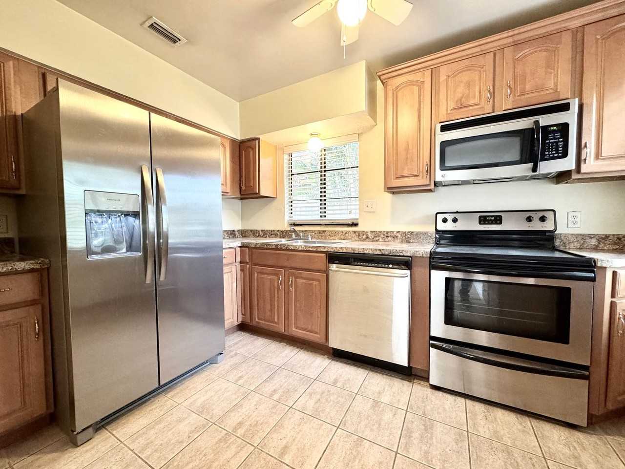 1100 Aragon Ave - Photo 4 of 11