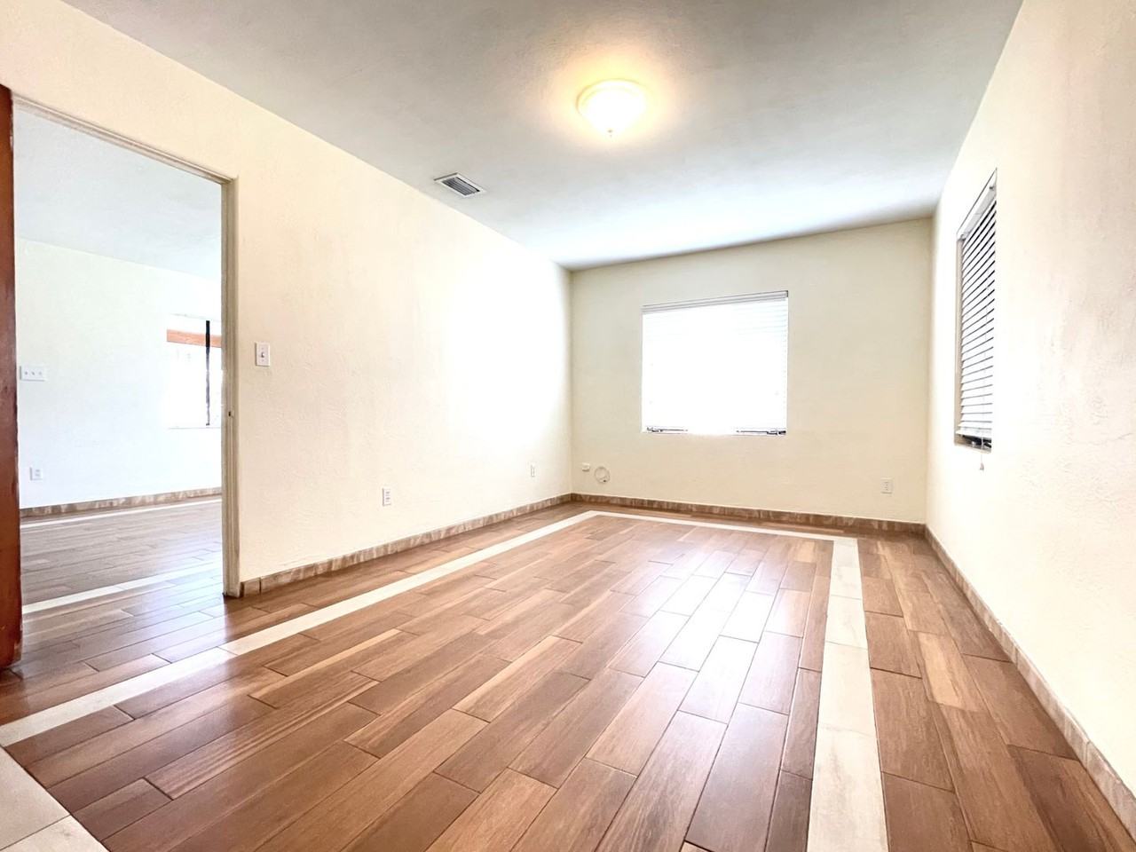1100 Aragon Ave - Photo 6 of 11