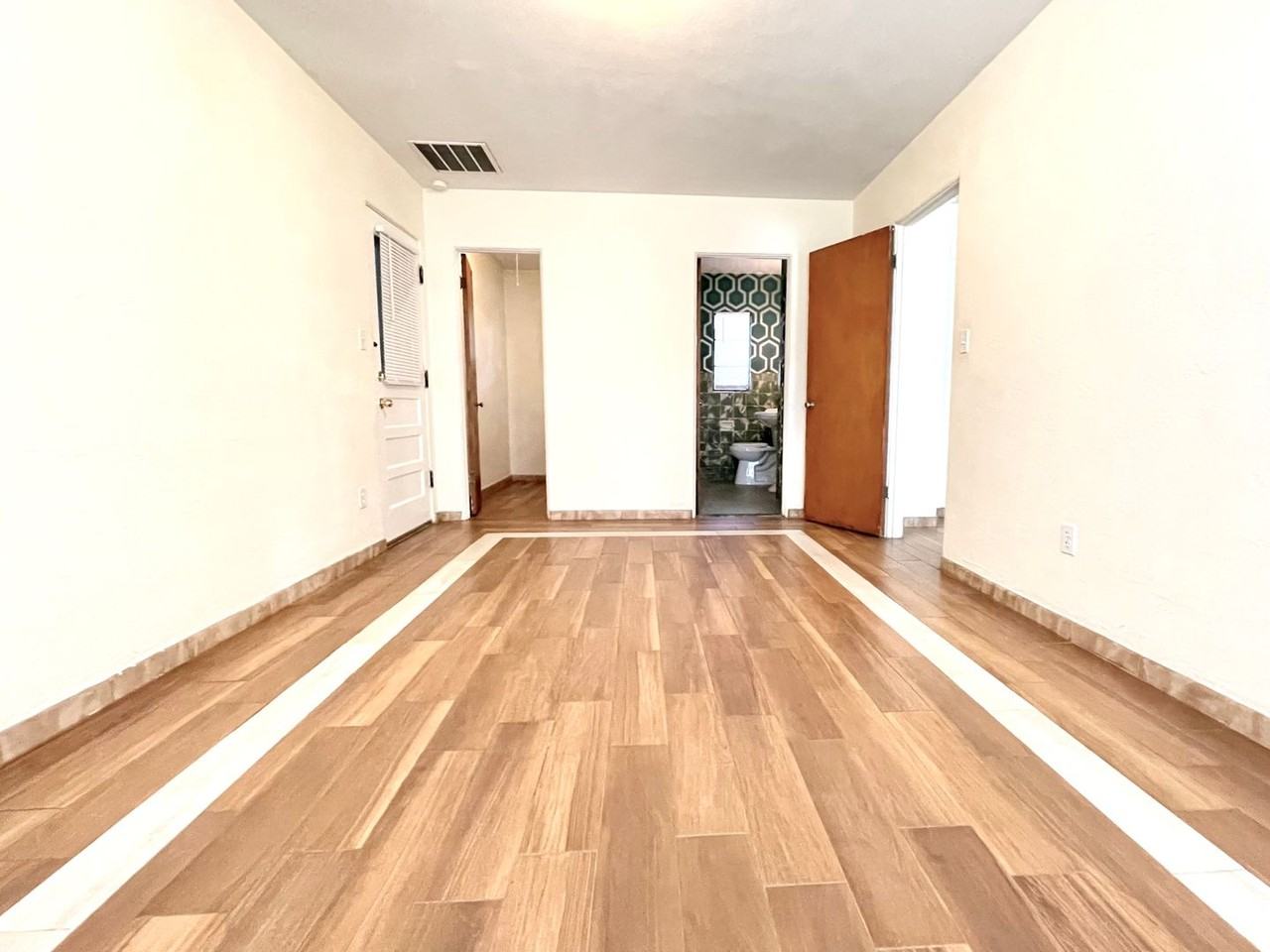 1100 Aragon Ave - Photo 7 of 11