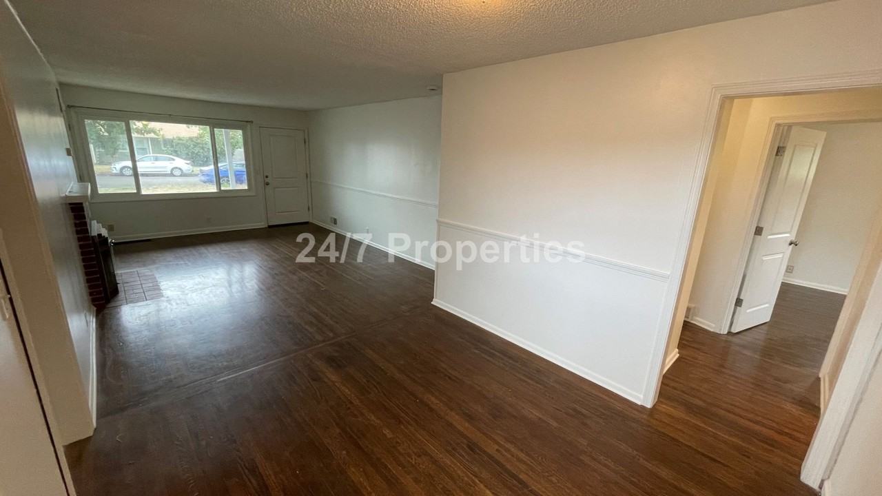 700 Riverdale Dr - Photo 4 of 19