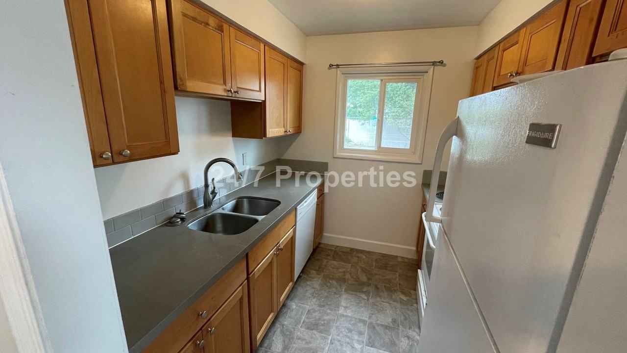 700 Riverdale Dr - Photo 5 of 19