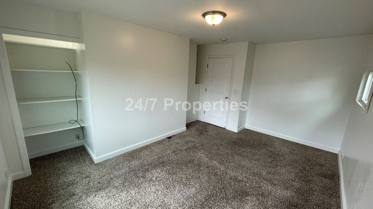 700 Riverdale Dr - Photo 7 of 19