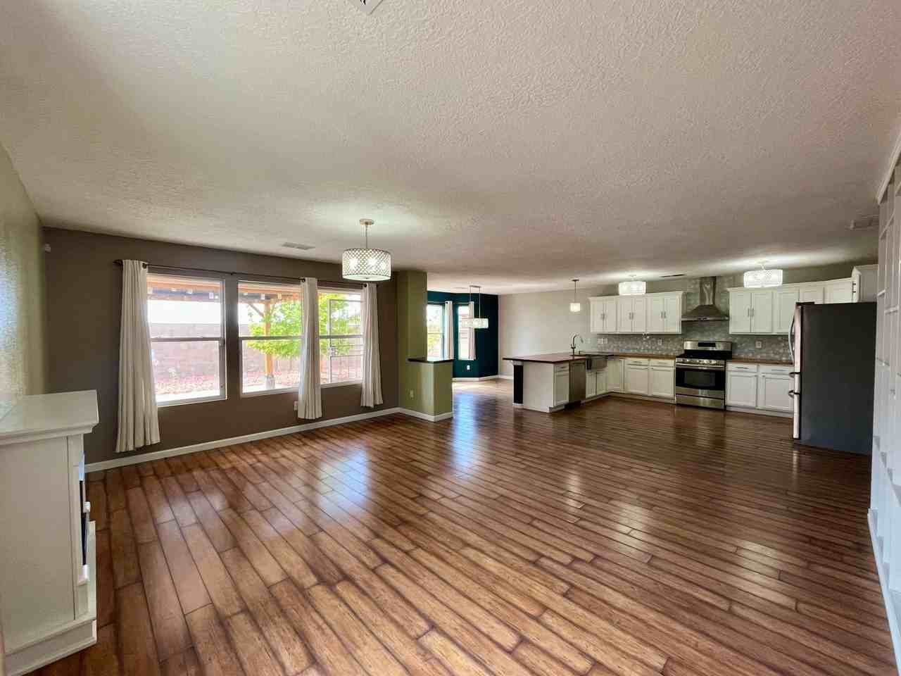 712 Sandy Dr Nw - Photo 3 of 22