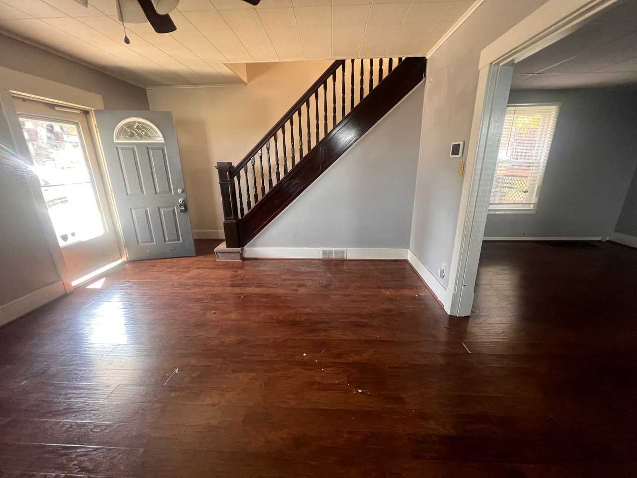 925 Leeds Avenue - Photo 2 of 18