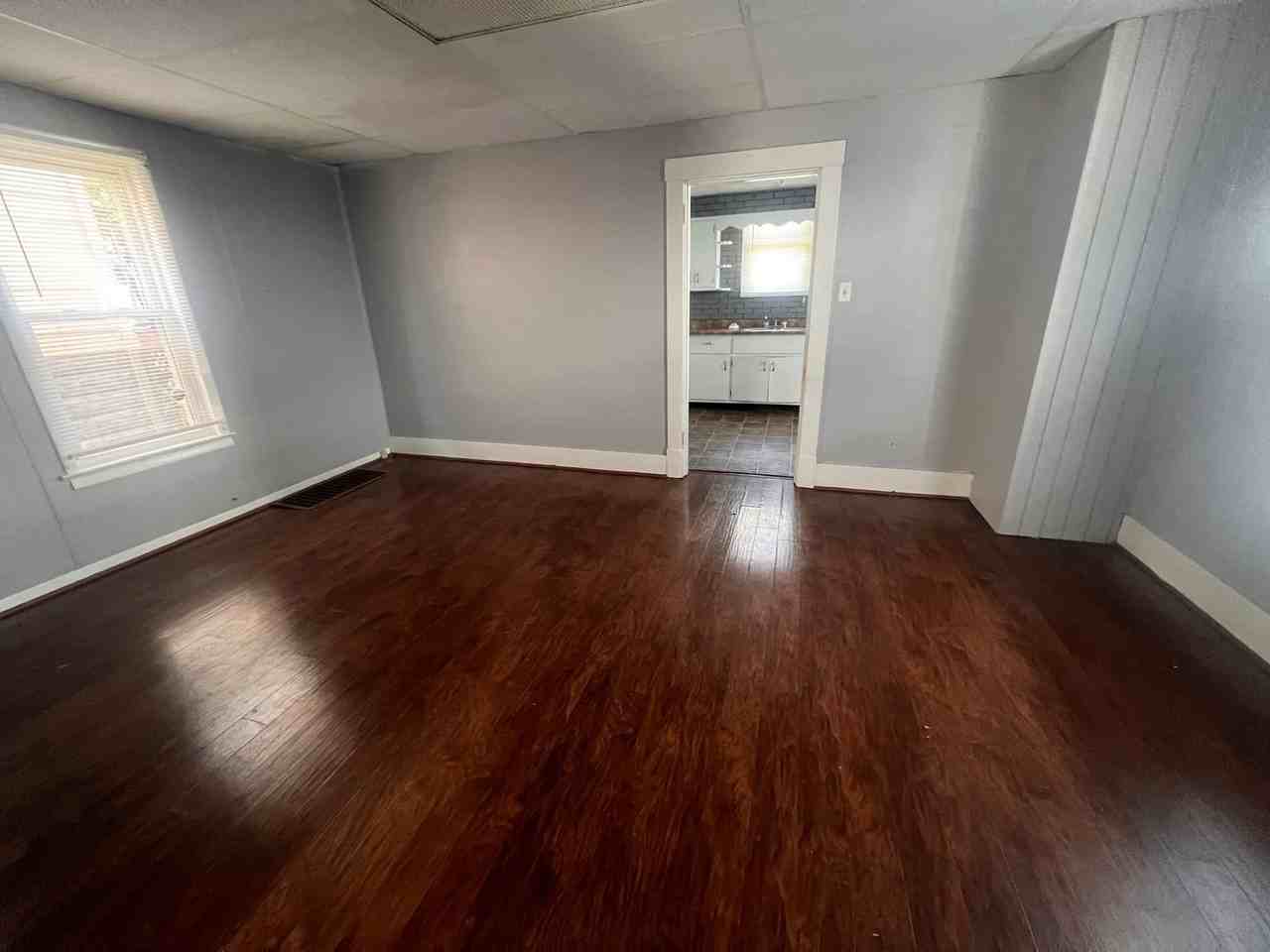 925 Leeds Avenue - Photo 3 of 18