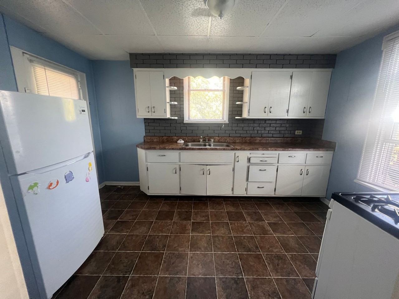 925 Leeds Avenue - Photo 5 of 18