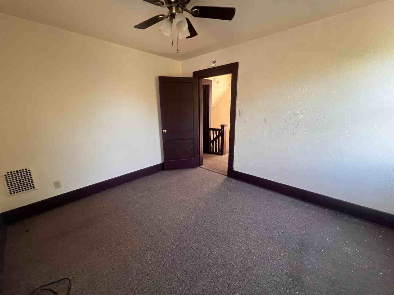 925 Leeds Avenue - Photo 6 of 18