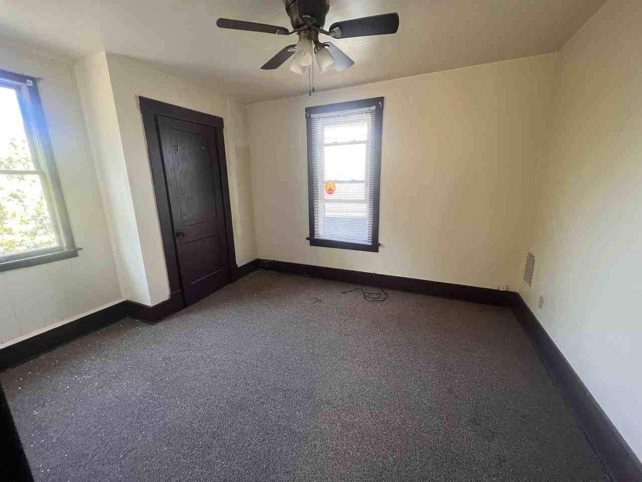 925 Leeds Avenue - Photo 7 of 18