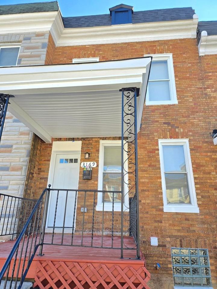 3169 Ravenwood Ave - Photo 2 of 19