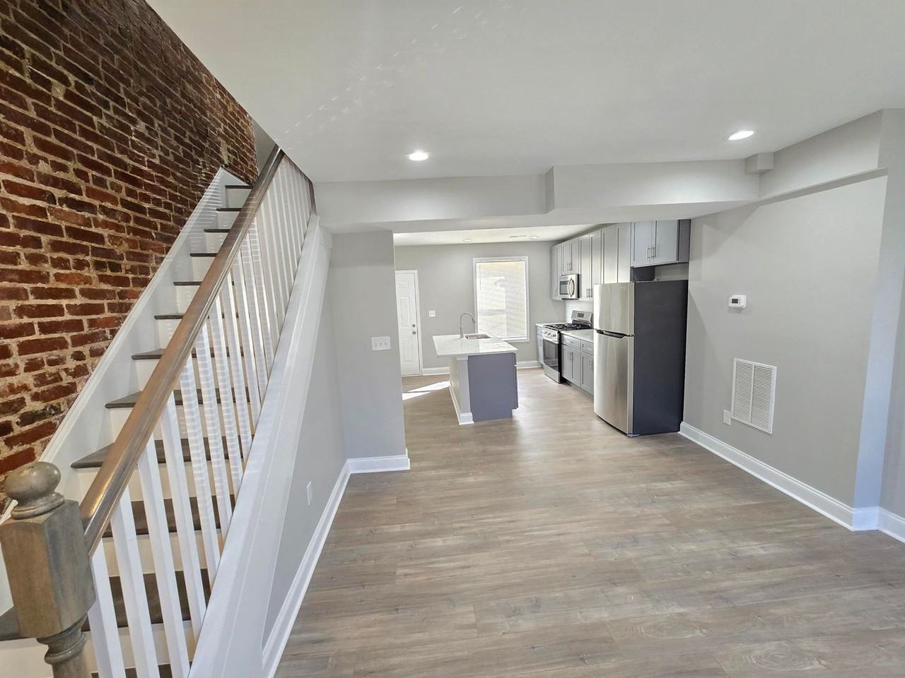 3169 Ravenwood Ave - Photo 3 of 19