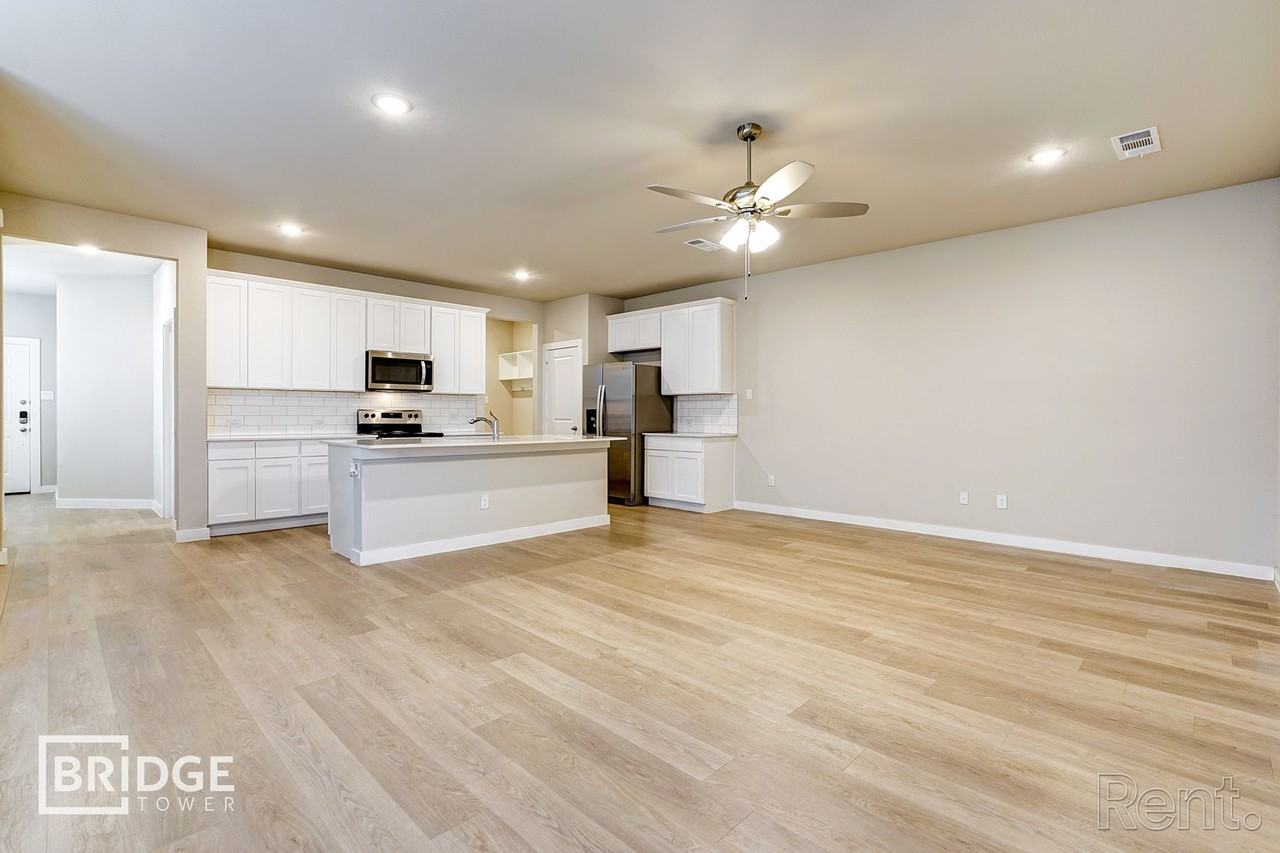 4115 Tobin Dr - Photo 4 of 25