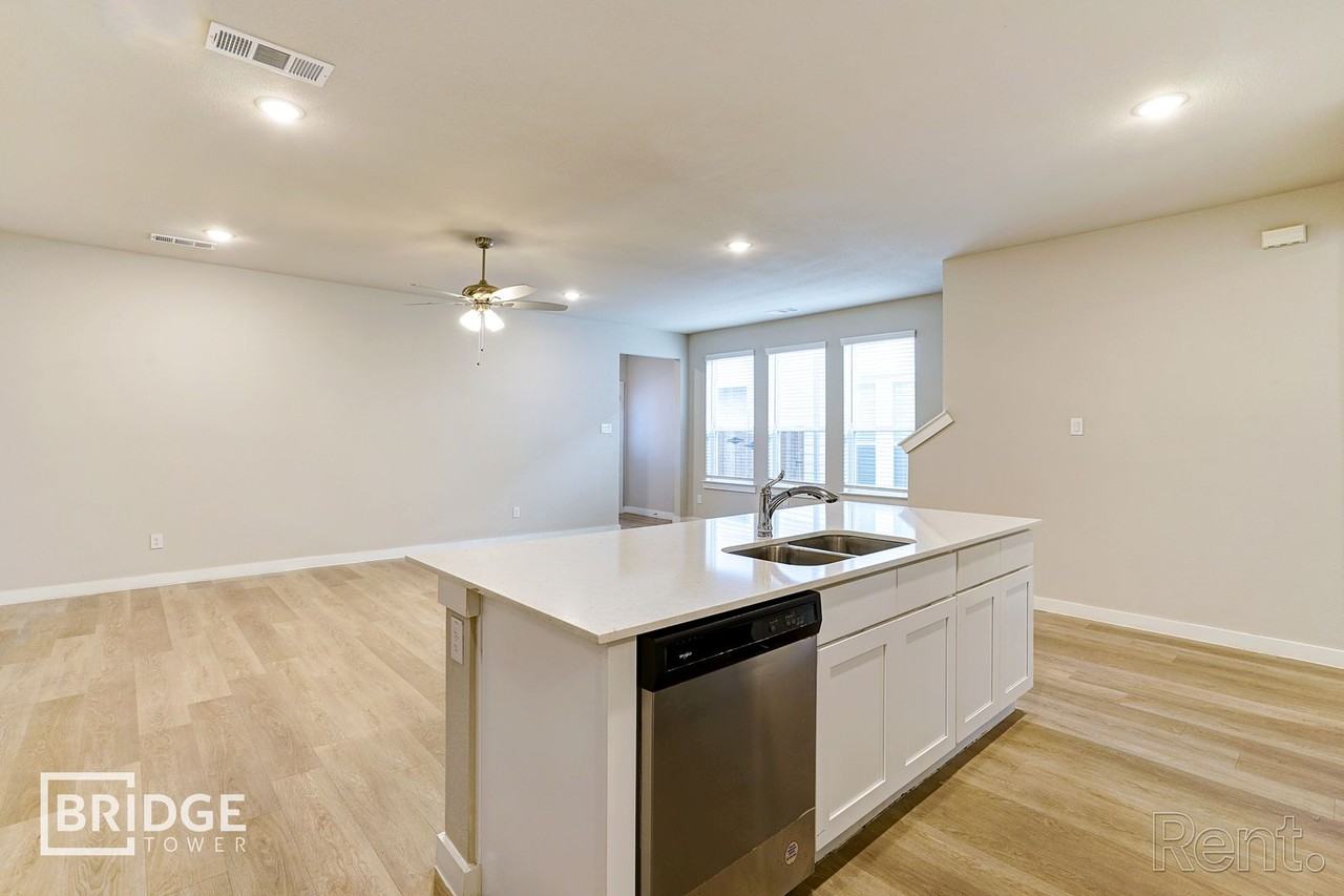 4115 Tobin Dr - Photo 5 of 25