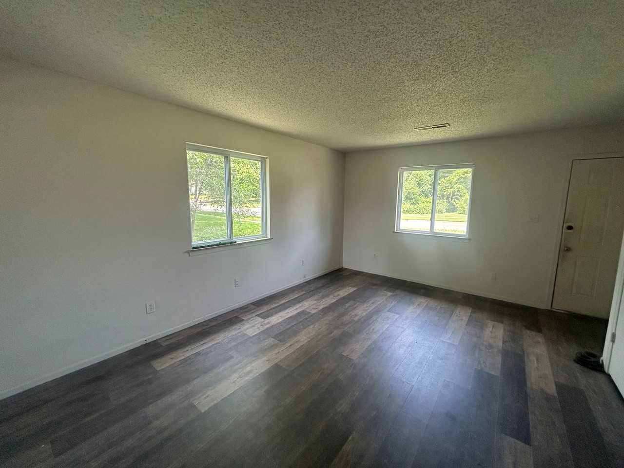 2104 Se Turnpike Ave - Photo 6 of 6