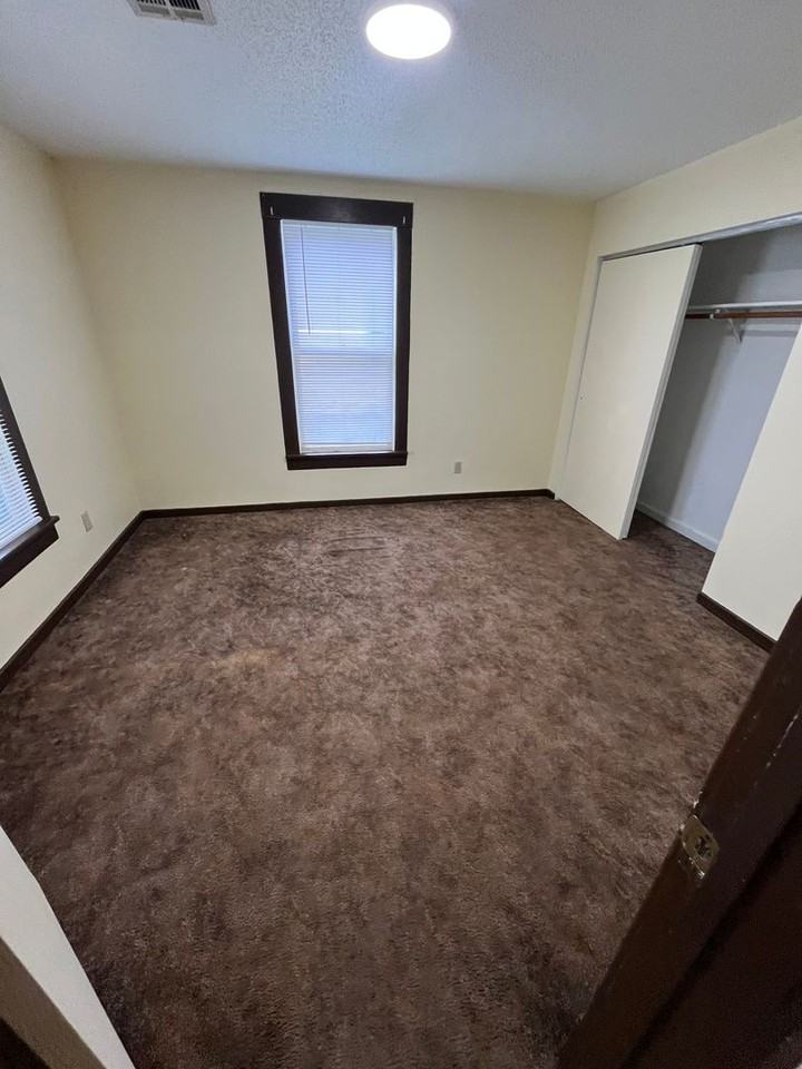 2532 Lakin Ave - Photo 3 of 10