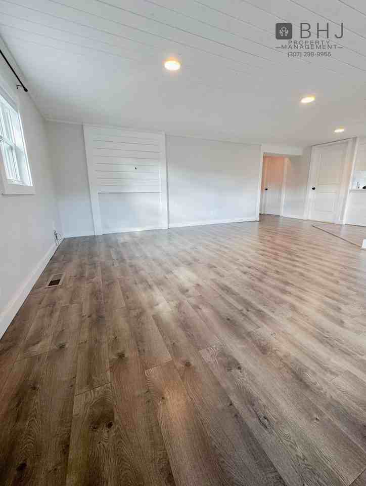 931 Burton St - Photo 2 of 44